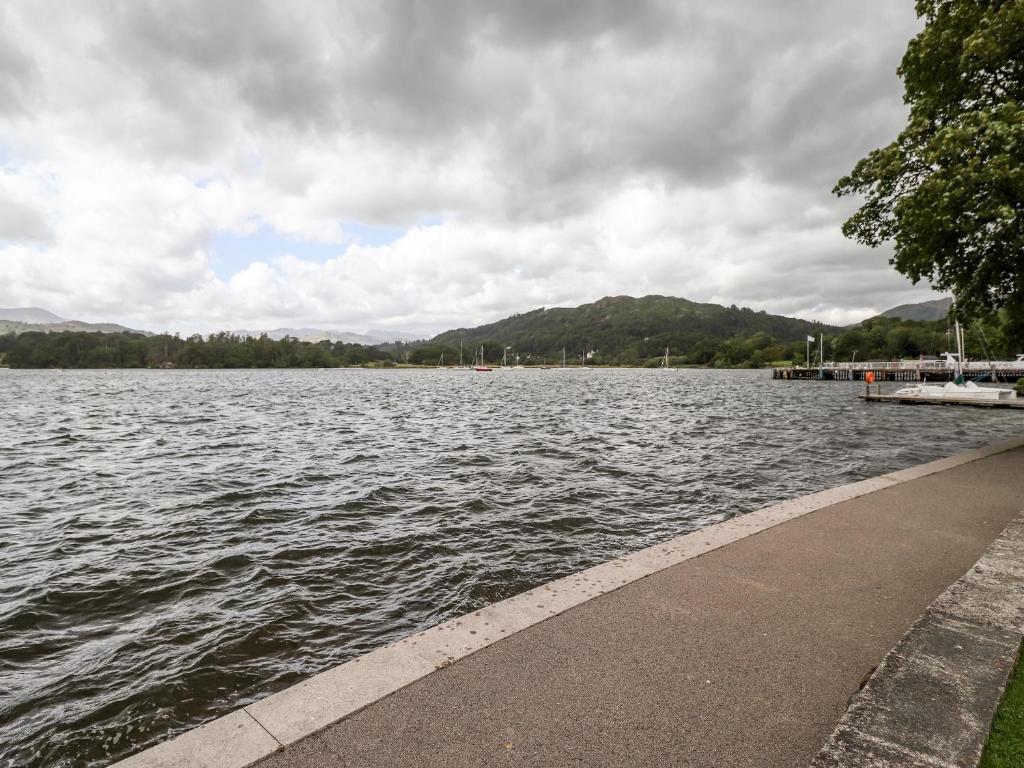 Waterhead Cottage room 4