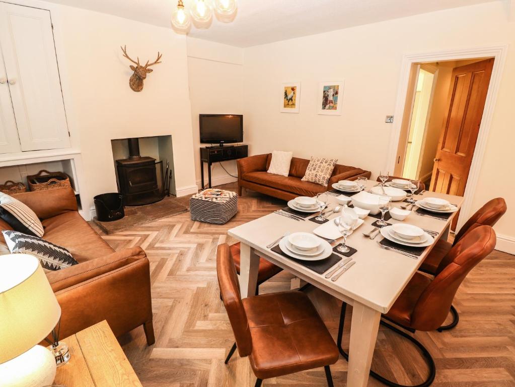 Waterhead Cottage room 6